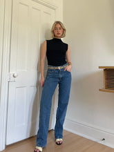 Load image into Gallery viewer, Medium Wash Straight Leg Jeans