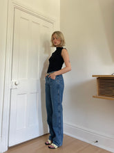 Load image into Gallery viewer, Medium Wash Straight Leg Jeans