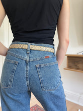 Load image into Gallery viewer, Medium Wash Straight Leg Jeans