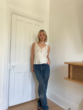 Load image into Gallery viewer, Distressed Cargo Jeans