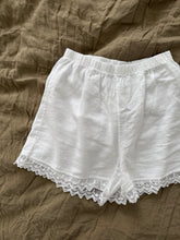 Load image into Gallery viewer, White Lace Trim Set