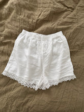 Load image into Gallery viewer, White Lace Trim Set