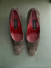 Load image into Gallery viewer, Donna Karen Suede Heels
