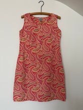 Load image into Gallery viewer, Pink Paisley Shifts Dress
