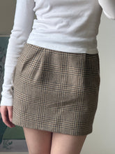 Load image into Gallery viewer, Houndstooth Wool Mini Skirt
