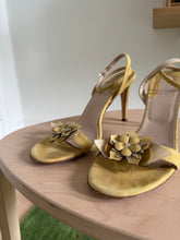 Load image into Gallery viewer, Yellow Suede Heels with Floral Decal
