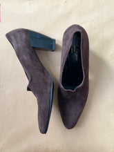 Load image into Gallery viewer, Brown Suede Heels
