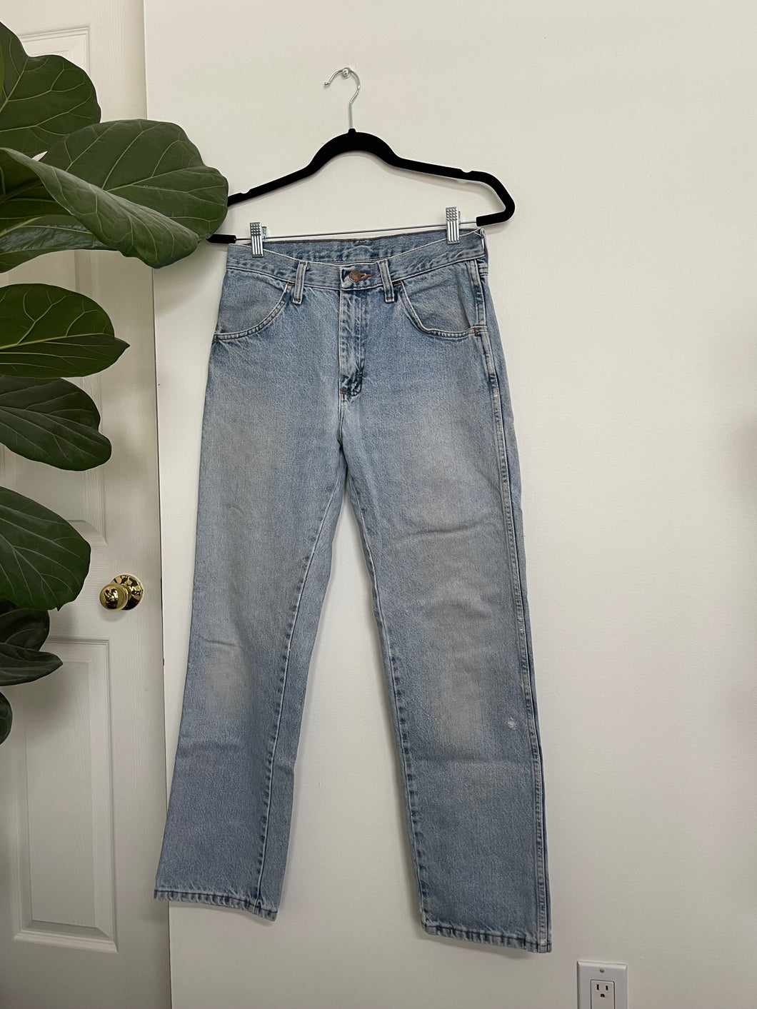 Classic Light Wash Straight Jean