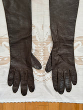 Load image into Gallery viewer, Simpsons Sears Leather Gloves
