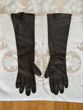 Load image into Gallery viewer, Simpsons Sears Leather Gloves
