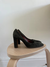 Load image into Gallery viewer, Donna Karen Suede Heels
