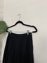 Load image into Gallery viewer, Black Wool Pleated Skirt
