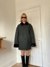 Load image into Gallery viewer, Faux Fur Trimmed Printed Coat
