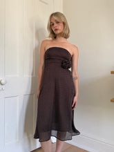 Load image into Gallery viewer, Brown Strapless Dress with Rosette
