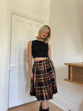 Load image into Gallery viewer, Oscar De La Renta Plaid Skirt
