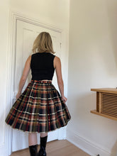 Load image into Gallery viewer, Oscar De La Renta Plaid Skirt
