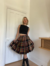 Load image into Gallery viewer, Oscar De La Renta Plaid Skirt
