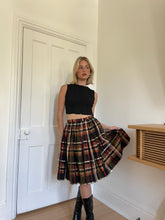 Load image into Gallery viewer, Oscar De La Renta Plaid Skirt
