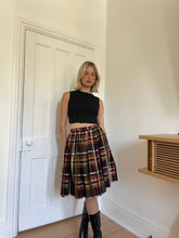 Load image into Gallery viewer, Oscar De La Renta Plaid Skirt
