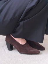 Load image into Gallery viewer, Brown Suede Heels

