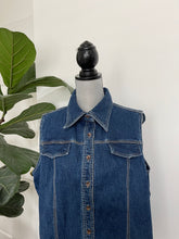 Load image into Gallery viewer, Denim Button Up Vest
