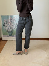 Load image into Gallery viewer, Levis Slim Fit
