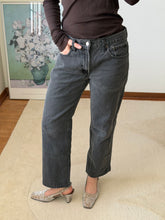 Load image into Gallery viewer, Levis Slim Fit

