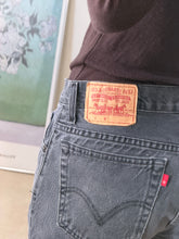 Load image into Gallery viewer, Levis Slim Fit
