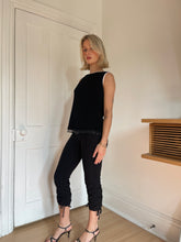 Load image into Gallery viewer, Black Ruched Capri Pants
