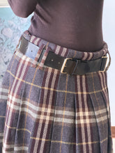 Load image into Gallery viewer, Burberry Wool Skirt
