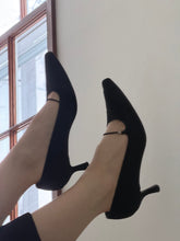 Load image into Gallery viewer, Stuart Weitzman Kitten Heel
