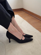 Load image into Gallery viewer, Stuart Weitzman Kitten Heel
