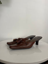 Load image into Gallery viewer, Brown Leather Kitten Heels
