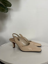 Load image into Gallery viewer, Vintage Cream Leather Kitten Heels
