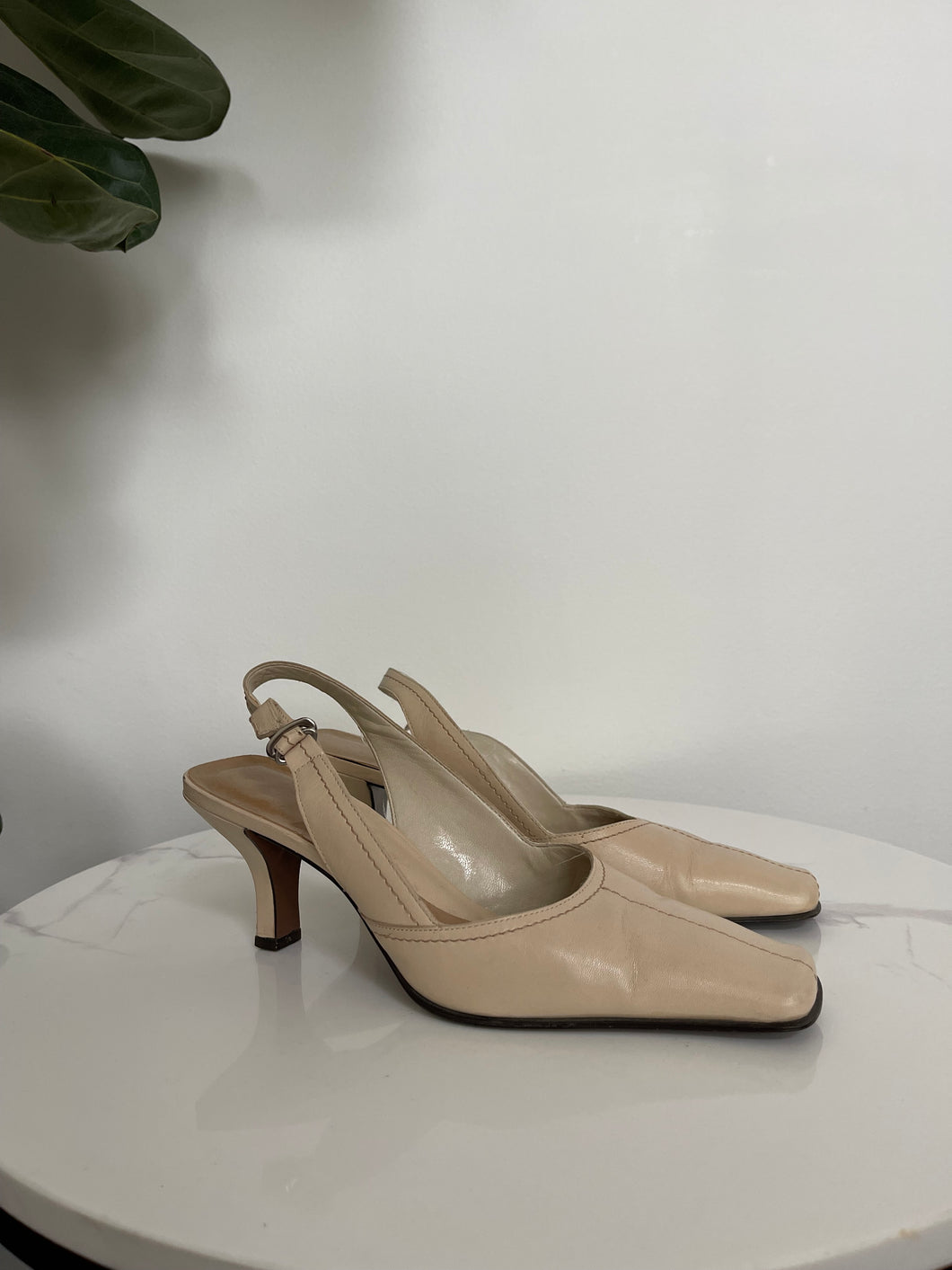 Vintage Cream Leather Kitten Heels