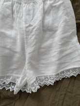 Load image into Gallery viewer, White Lace Trim Set
