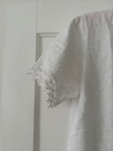 Load image into Gallery viewer, White Lace Trim Set
