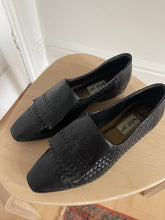 Load image into Gallery viewer, Black Tassel Loafers
