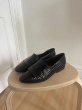 Load image into Gallery viewer, Black Tassel Loafers
