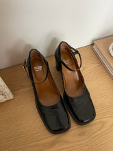 Load image into Gallery viewer, Leather Mary Janes
