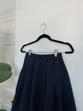 Load image into Gallery viewer, Uniqlo Navy Pleated Skirt
